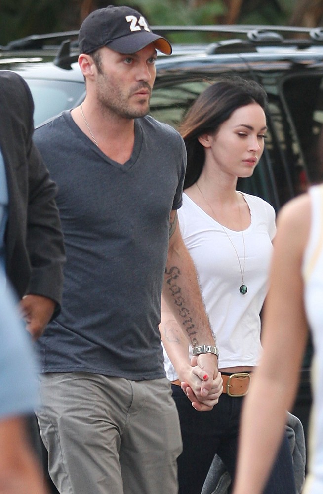 brian austin green picchia un fotografo