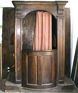 derubato durante la confessione