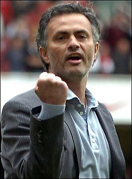 mourinho gesto dell'ombrello