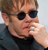 elton john in ospedale