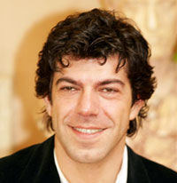 favino-da-fazio-diventa-clay-regazzoni-pilota