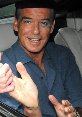 Pierce Brosnan con un occhio nero