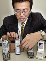 dal-giappone-un-telefonino-poliglotta