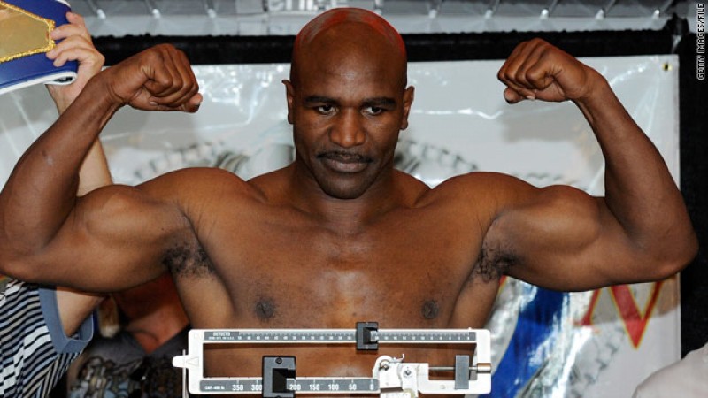 evander holyfield torna sul ring