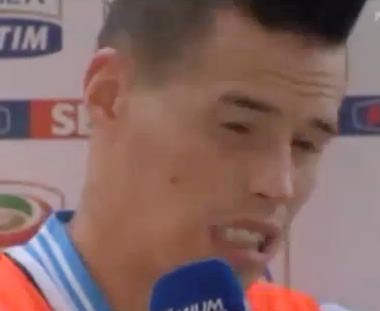 hamsik colpito da una bottiglietta