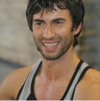 kledi-kladiu-fotografato-con-una-mora