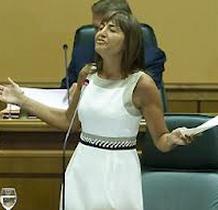 polverini-fa-shopping-in-auto-blu