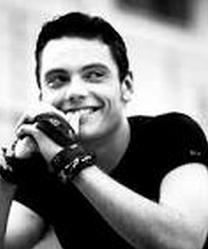 tiziano-ferro-ricoverato-per-intossicazione-alimentare