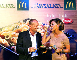 belen-rodriguez-mcdonalds-2013-milano-maggio-2