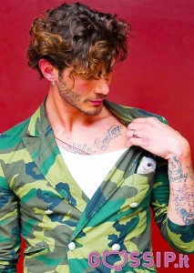 stefano_de_martino_mostra_il_suo_nuovo_tatuaggio_dedicato_al_figlio_santiago_5c93