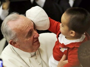 Papa Francesco incontra i bambini del Dispensario S. Marta