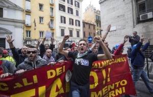 scontri corteo operai 2014