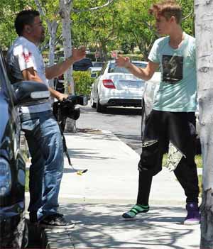 justin bieber aggredisce un fotografo