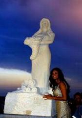 statua-manuela-arcuri