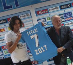 cavani-firma-con-il-napoli