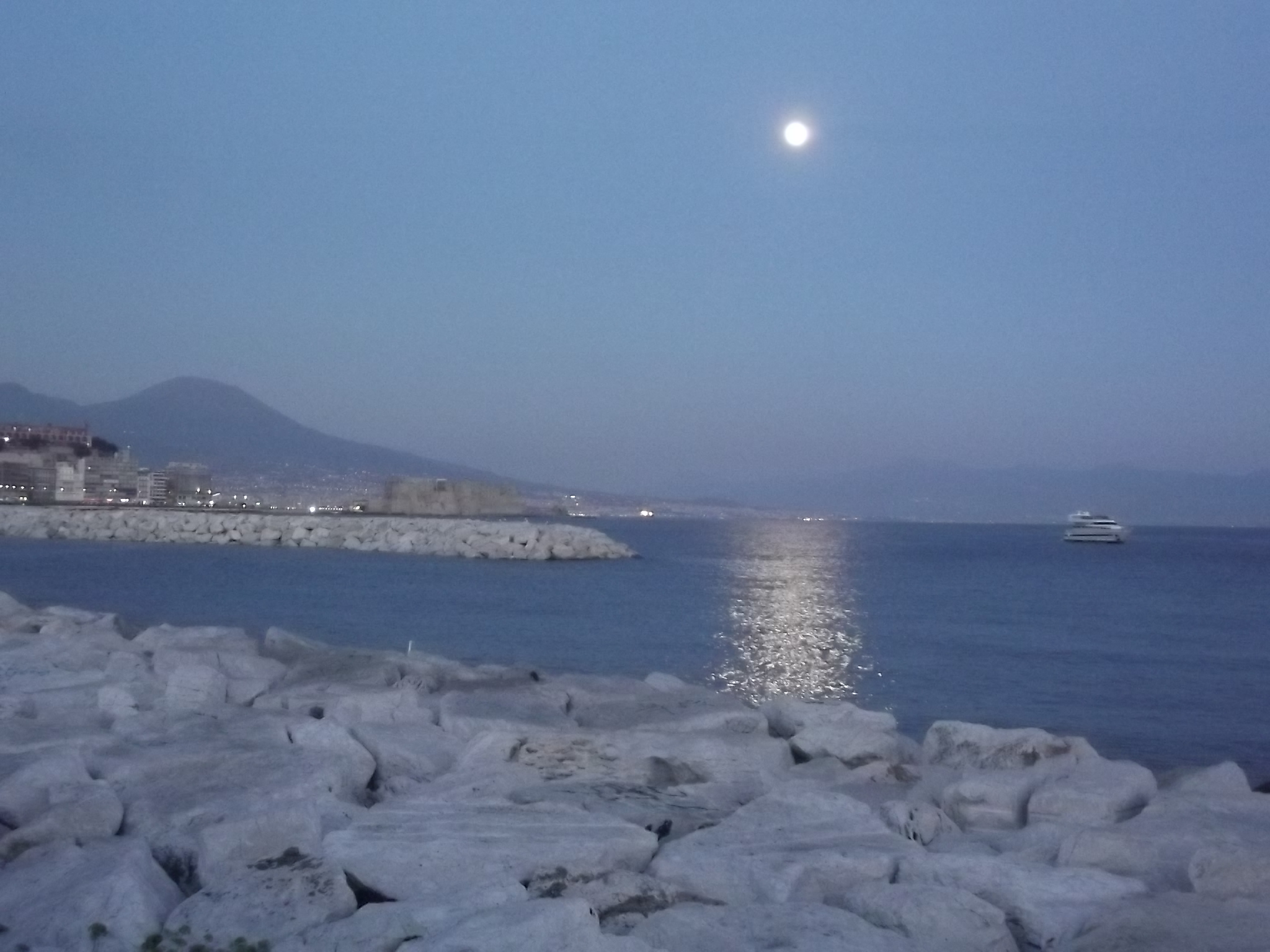 luna-blu