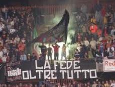 stadio-solo-striscioni-iscritti-allalbo